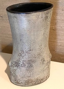 lot 32 image: Mary Barringer Pottery Vase