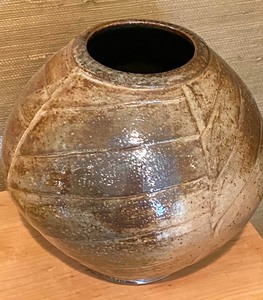 lot 35 image: Pottery Vase