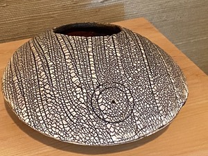 lot 34 image: Akira Sataka Wall VaseVessel
