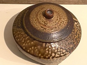 lot 36 image: Robert Briscoe Pottery Jar w Lid