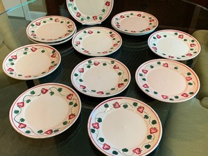 lot 118 image: Set of 12 Strawberry Motif Plates (made in Turkey)