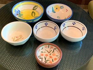 lot 120 image: Fun Variety of Decorative Dishes