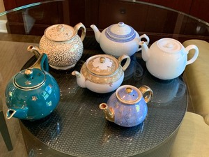 lot 124 image: Wonderful Variety of Teapots