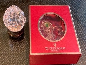 lot 130 image: Waterford Egg and Fleurdelis Ornament