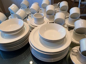 lot 149 image: Set Classic White Dishes Stonehenge Mid Winter (Division of Wedgewood Group)