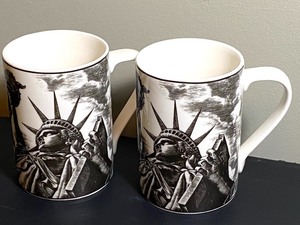 lot 165 image: Statue of Liberty Coffee Mugs