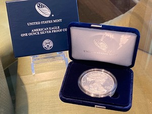 lot 174 image: 2017 American Eagle Silver One Ounce Proof Coin