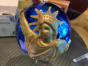 lot 175 image: Three Statue of Liberty Themed Ornaments