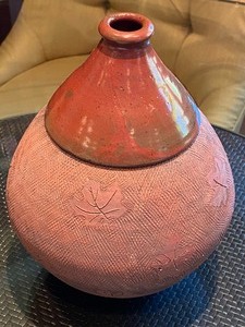 lot 179 image: Lovely Pottery Vase