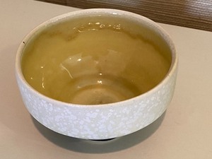 lot 193 image: Beautiful Small Pottery Bowl