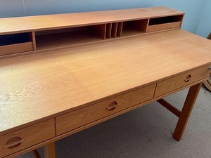 lot 202 image: Mid Century Desk