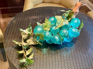 lot 239 image: Vintage Bunch of Grapes in Bright Blue