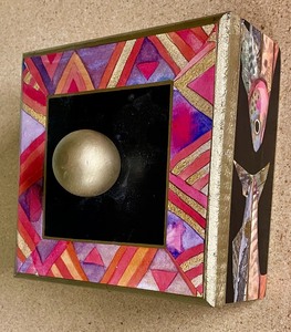lot 285 image: Decorative Fish Box