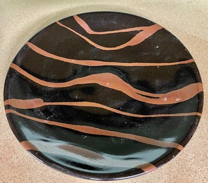 lot 300 image: 2 Pottery Items