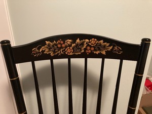 lot 317 image: Vintage Hitchcock Chair