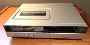 lot 269 image: Vintage Magnavox VCR Player
