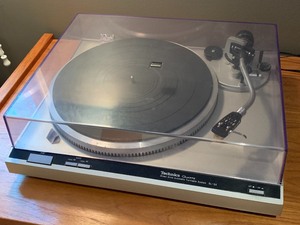 lot 262 image: Technics Turntable DL Q2