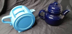 (2) Vintage Teapots See Photos Ma...