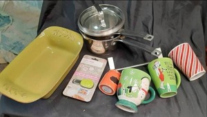 Kitchen Lot -Bakeware, Saucepans, C...