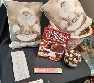 Holiday Lot (Santa Pillow, Wicker B...