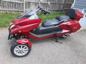 Sunny DF300 TKB Scooter With Saddle Bags & Cover Runs, Last Rode 2017, Needs Battery Boost 88 Miles
