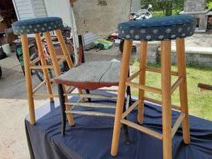 (2) Counter Stools & Vintage Chair ...