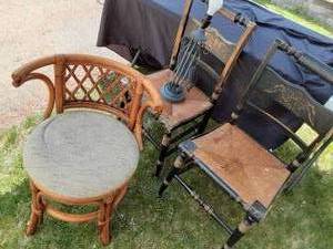 (3) Vintage Chairs & Vintage Lamp W...