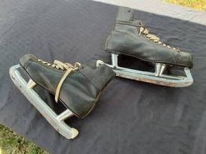 CCM Mens Hockey Skates (Size 10.5...