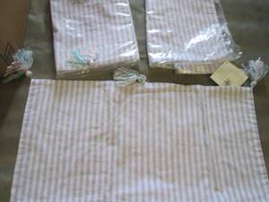 lot 10 image: 3 Pottery Barn Kids pillow Shams Re...