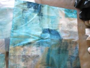 lot 12 image: 4- 20x20 Pillow Covers...