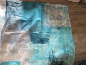 lot 18 image: 4 - 20 inch Pillow Covers...