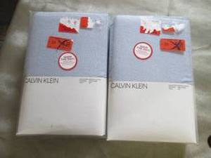 lot 24 image: 2 sets of 2 Calvin Klein King Pillo...