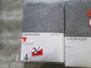 lot 25 image: 2 sets of 2 Calvin Klein King Pillo...