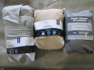 lot 28 image: 3 Sets of 2 King Pillow Cases...