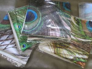 lot 47 image: 2 Sets of 4 - 18 inch Peacock Pillo...
