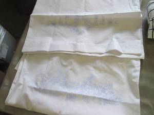 lot 60 image: 4 Stamped Pillow Cases for Embroide...