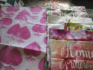 lot 87 image: 7 Pillow Cases...