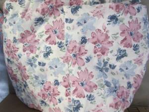 lot 120 image: Out of Pkg Twin Sheet Set...