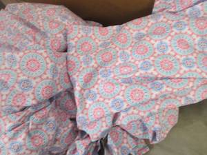 lot 122 image: King Fitted Sheet & 2 Pillow Cases...