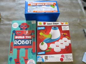lot 180 image: Sweet Shaper, SnoBrick Maker, Build...