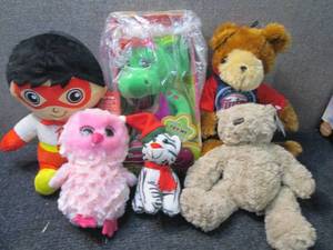 lot 285 image: 6 Assorted Plush...
