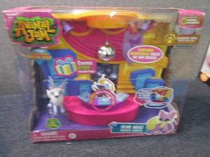 lot 292 image: Animal Jam Club Geoz Playset with E...