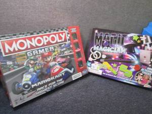 lot 294 image: Monopoly Gamer Mario Cart, Magic Ma...