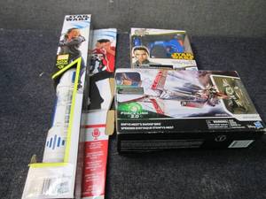 lot 310 image: 3 Star Wars Toys...