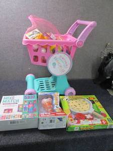 lot 313 image: Shopping cart, Play Food, Puzzle, M...