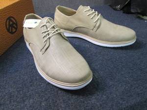 lot 332 image: Abbot K. Beige Malibu Mens Size 11...