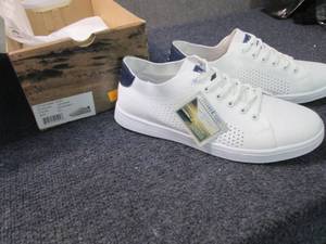 lot 341 image: Island Surf Port Mens Size 9.5 Boa...