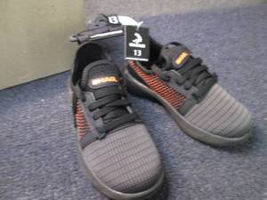 lot 319 image: Youth Size 13 Shaq Lightweight Athl...