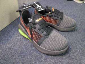 lot 323 image: Youth Size 13 Shaq Lightweight Athl...
