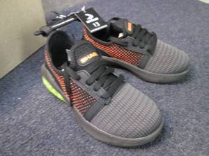 lot 324 image: Youth Size 13 Shaq Lightweight Athl...